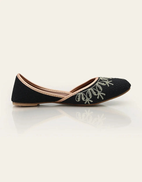 Opulence Legacy Black Embroidered Khussa with Floral Design – Essence by Rubina
